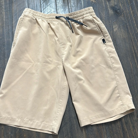 Boys Quiksilver amphibian shorts size 14. - Picture 1 of 3